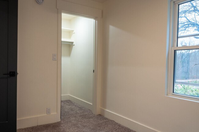 Building Photo - 3br/2bath Custom Remodeled Home Near Okemo