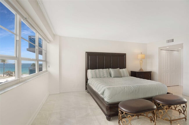 Building Photo - 3430 Galt Ocean Dr