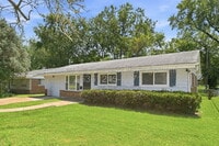 Building Photo - 840 Lebon Dr