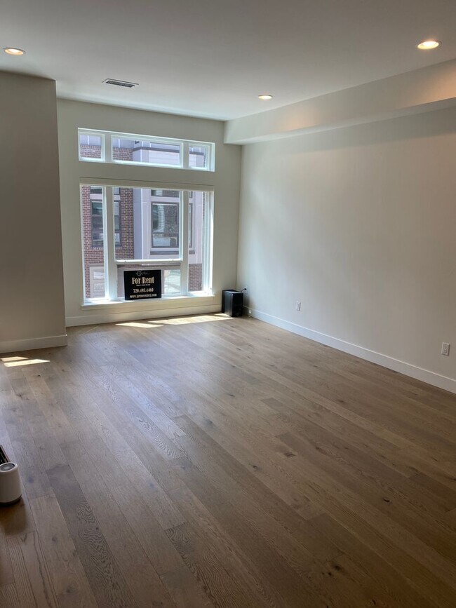 Building Photo - Gorgeous, Modern 3 Bedroom 4 Bathroom Townhouse Near Sloan's Lake