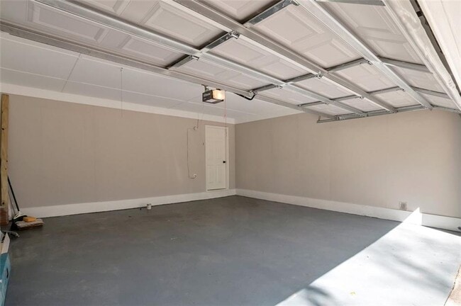 Building Photo - 4620 Central Dr