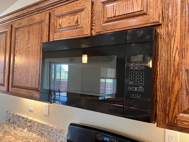 Building Photo - 4-bedroom home in Fallon