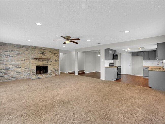 Building Photo - 8406 Daycoach Ln