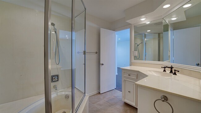 Building Photo - 5818 Orchid Ln