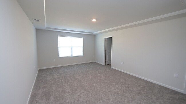 Building Photo - Townhome for Rent with One-Car Garage Clos...