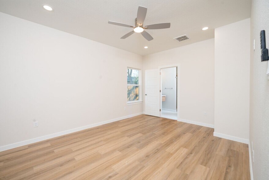 Building Photo - 11215 Link