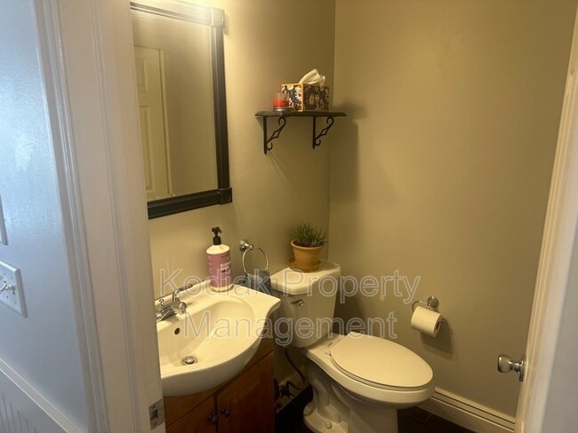 Building Photo - 153 N Bamberger Rd E