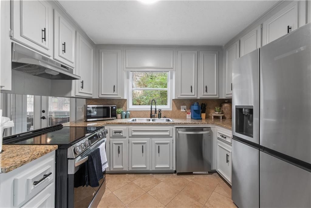 Building Photo - 2532 Hidden Hills Dr