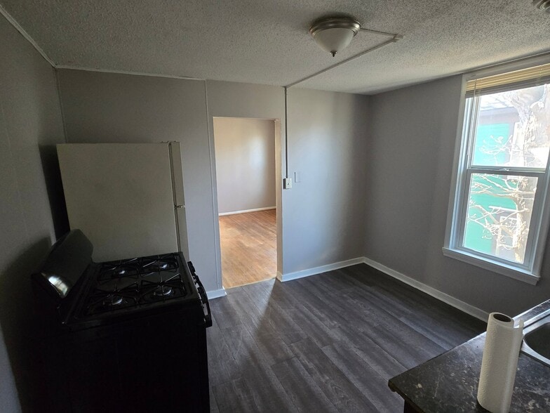 Building Photo - 3105 N Girard Ave