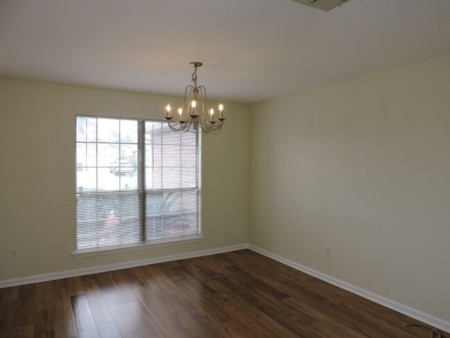 Building Photo - Four bedroom home near Whiting Field!