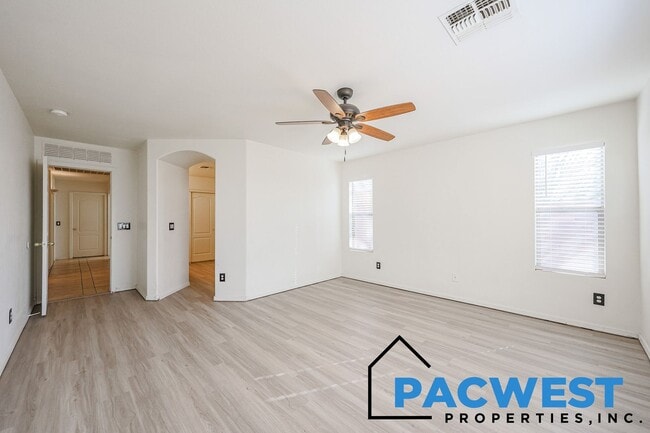 Building Photo - Desirable Coldwater Springs Neighborhood!