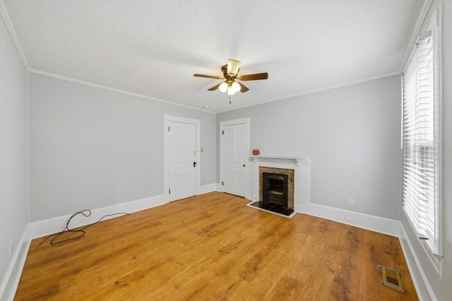 Building Photo - 401 E Oak Hill Ave