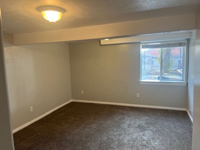 Building Photo - 607 E 2750 N