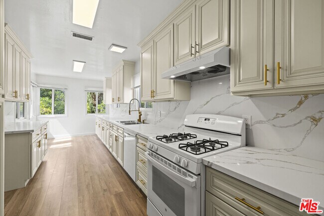 Building Photo - 1511 Edris Dr
