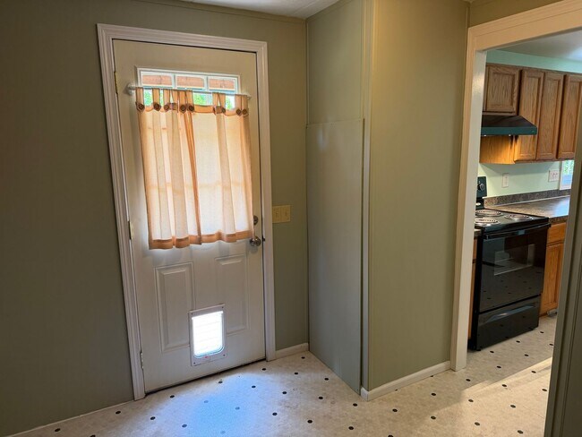 Building Photo - 3-bedroom 2 bath house in Springfield!