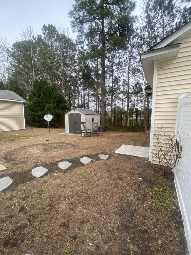 Building Photo - 421 Emerson Dr