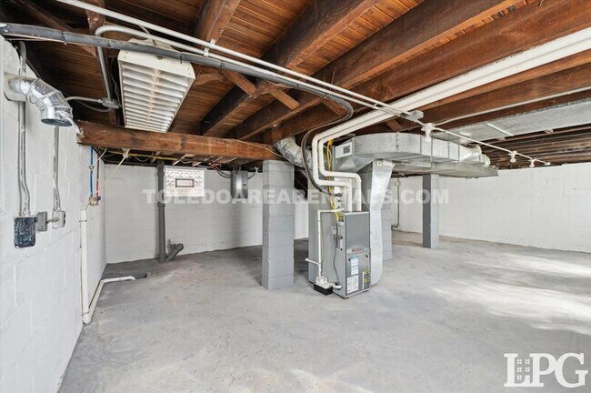 Building Photo - 630 Colima Dr