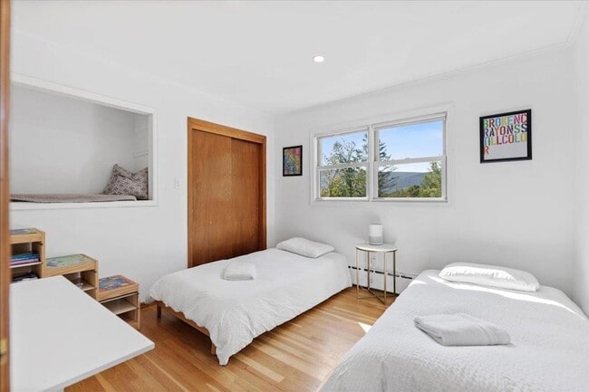 Building Photo - 275 Hillvale Rd