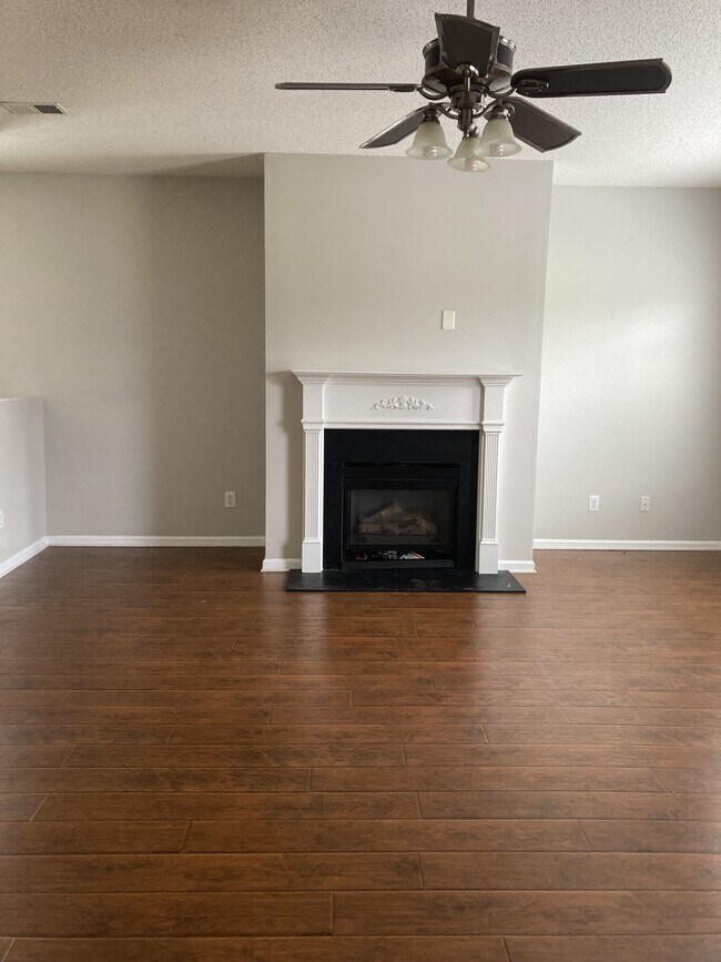Building Photo - 3122 Imperial Cir SW