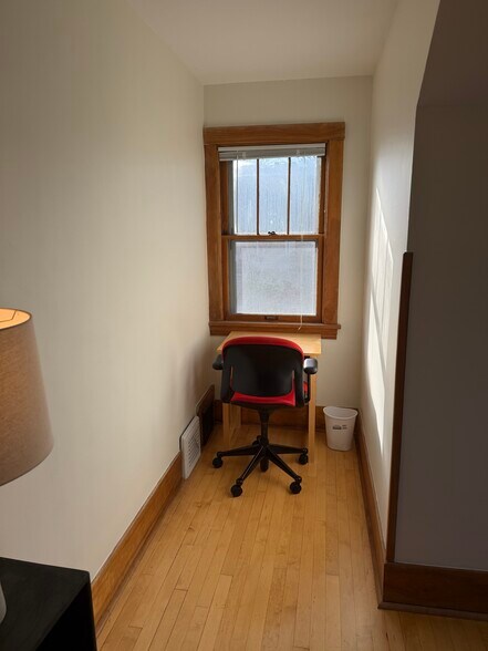 Building Photo - 18 Rustic W