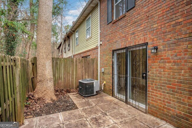 Building Photo - 1903 Whitehall Forest Ct SE