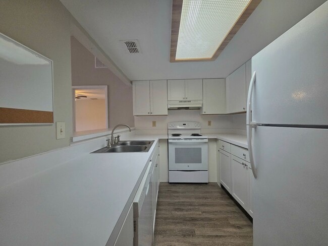 Building Photo - Beautiful 2 Bedroom 2 Bathroom Unit in Wil...