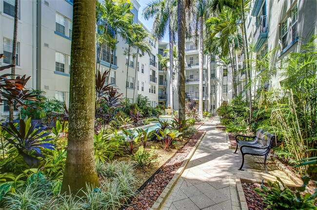 Building Photo - 533 NE 3rd Ave