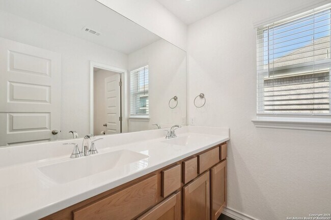 Building Photo - 10833 Coppola