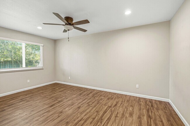 Building Photo - 1825 College Ave