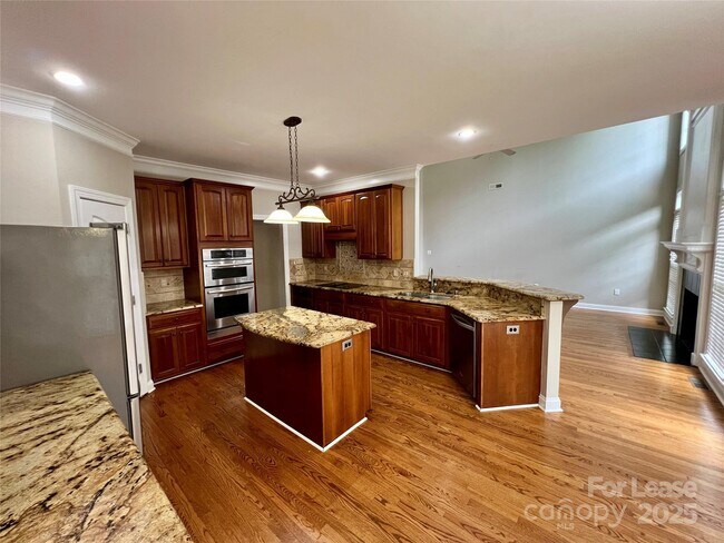 Building Photo - 4432 Shannamara Dr