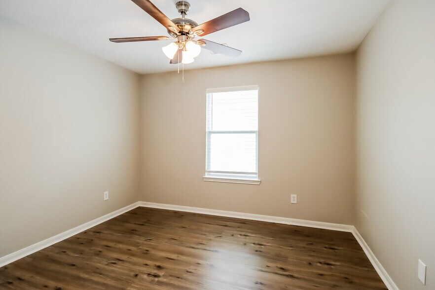 Building Photo - 1063 Shadow Glenn Dr
