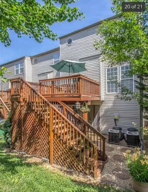 Building Photo - Gorgeous 2 bed townhome in beautiful Franklin