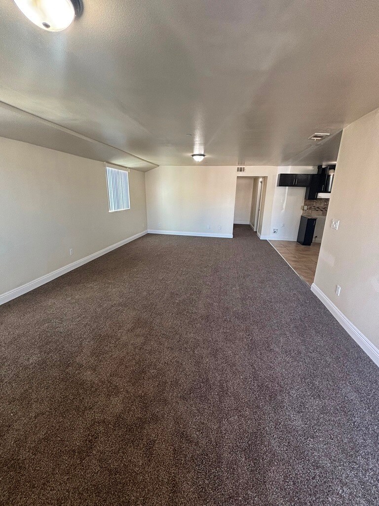 Building Photo - 156 W 71st St