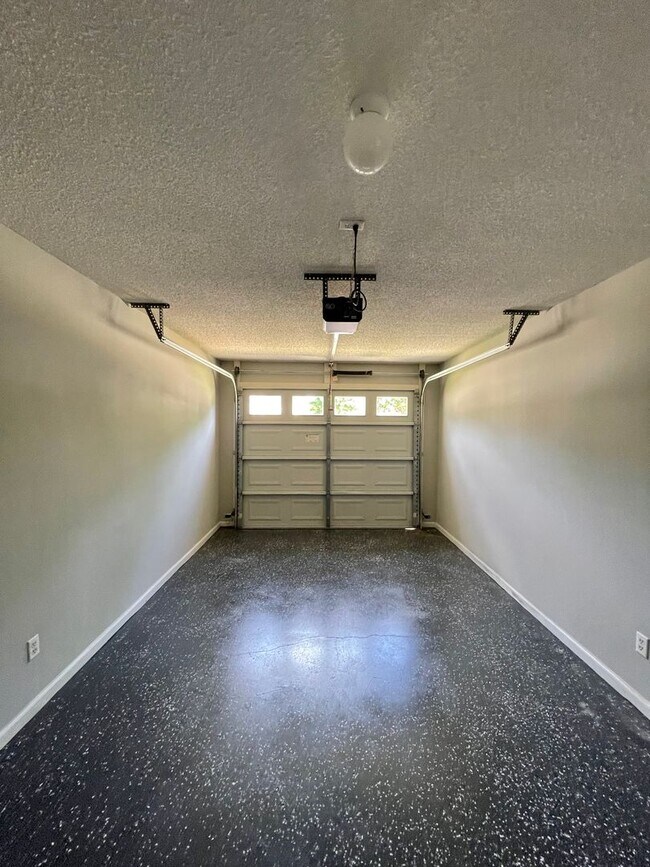 Building Photo - Foxhill Commons