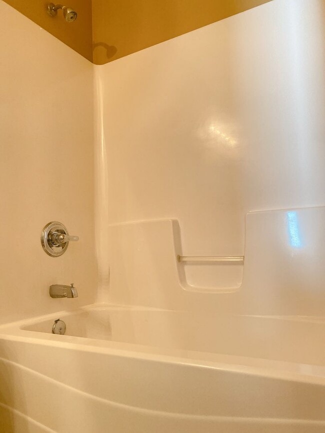 Building Photo - Beautiful 3 bed, 2 bath house at $2095 *PR...