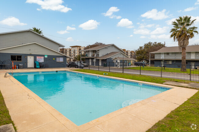 Building Photo - Palm Square Apartments