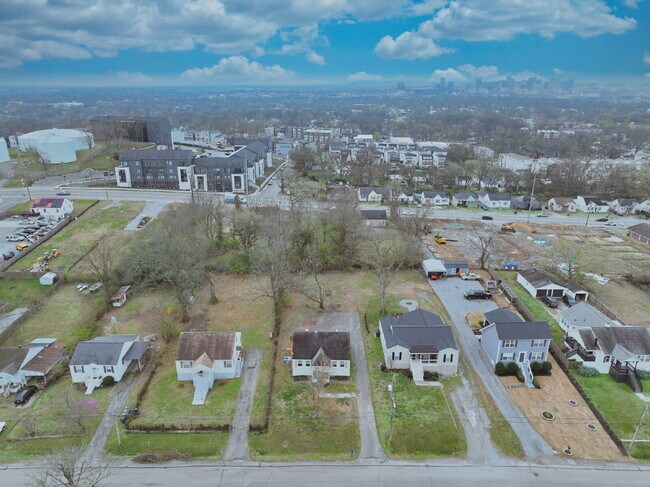 Building Photo - Renovated East Nashville Home | 3BR + Washer/Dryer + Off-Street Parking