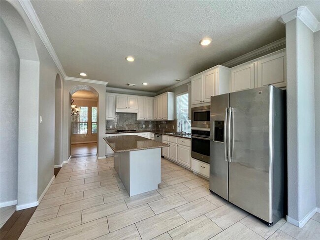 Building Photo - 23606 Rollinford Ln