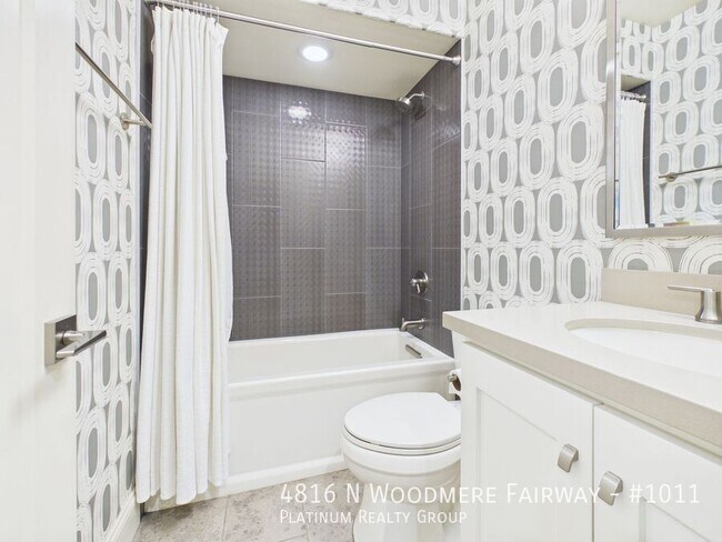 Building Photo - 4816 N Woodmere Fairway