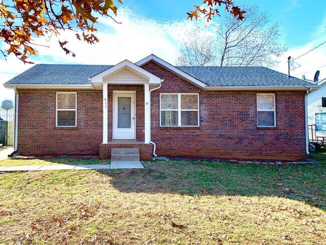 Primary Photo - 411 Sideline Dr