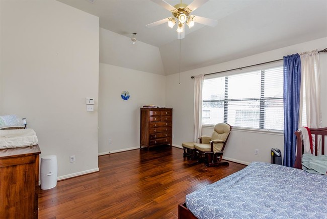 Building Photo - 6706 Ashworth Dr