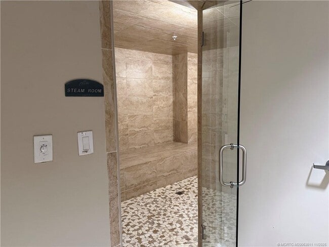 Building Photo - 610 Clematis St