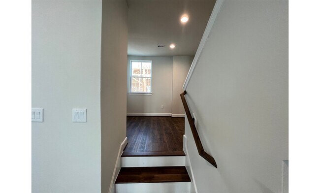 Building Photo - 2802 Grand Fountains Dr
