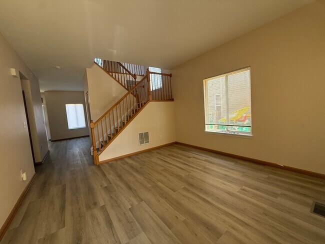 Building Photo - 757 Bayles Dr
