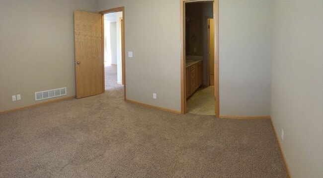 Building Photo - WEST SIDE OF MANHATTAN! FENCED BACKYARD!