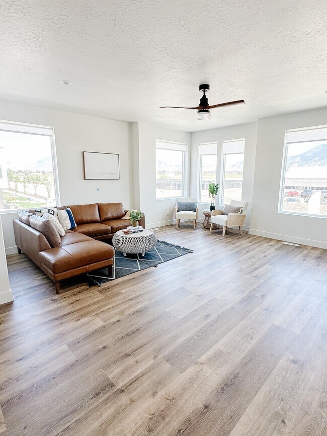 Primary Photo - 557 W 1810 N