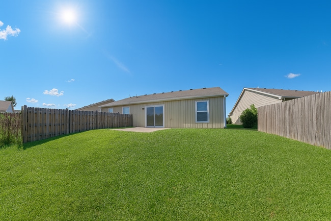 Building Photo - 3D Tour Available - 1-Car Garage + Back Patio + LVT Flooring! Available July 3rd!