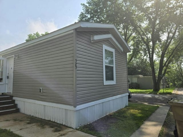 Primary Photo - 525 Waxwing Ln