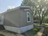 Building Photo - 525 Waxwing Ln