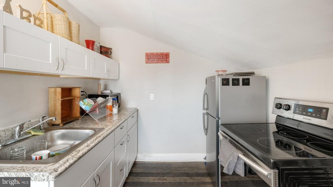 Kitchen - 448 E Baltimore Ave